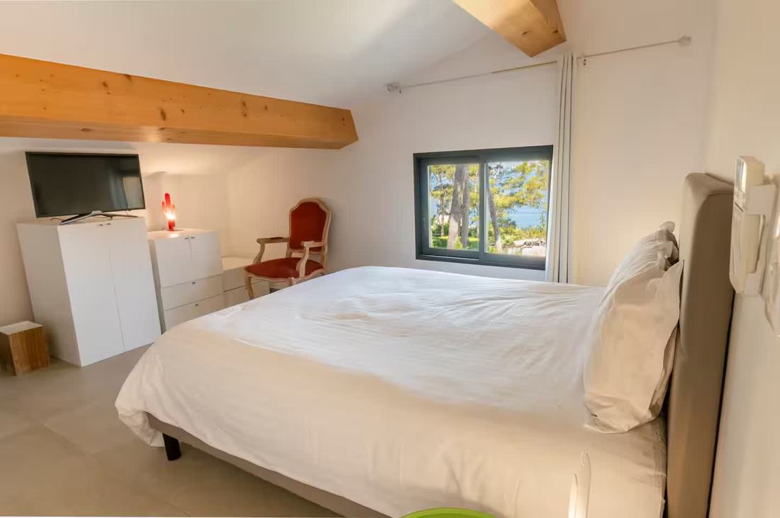 Chambre du deuxième étage avec vue mer